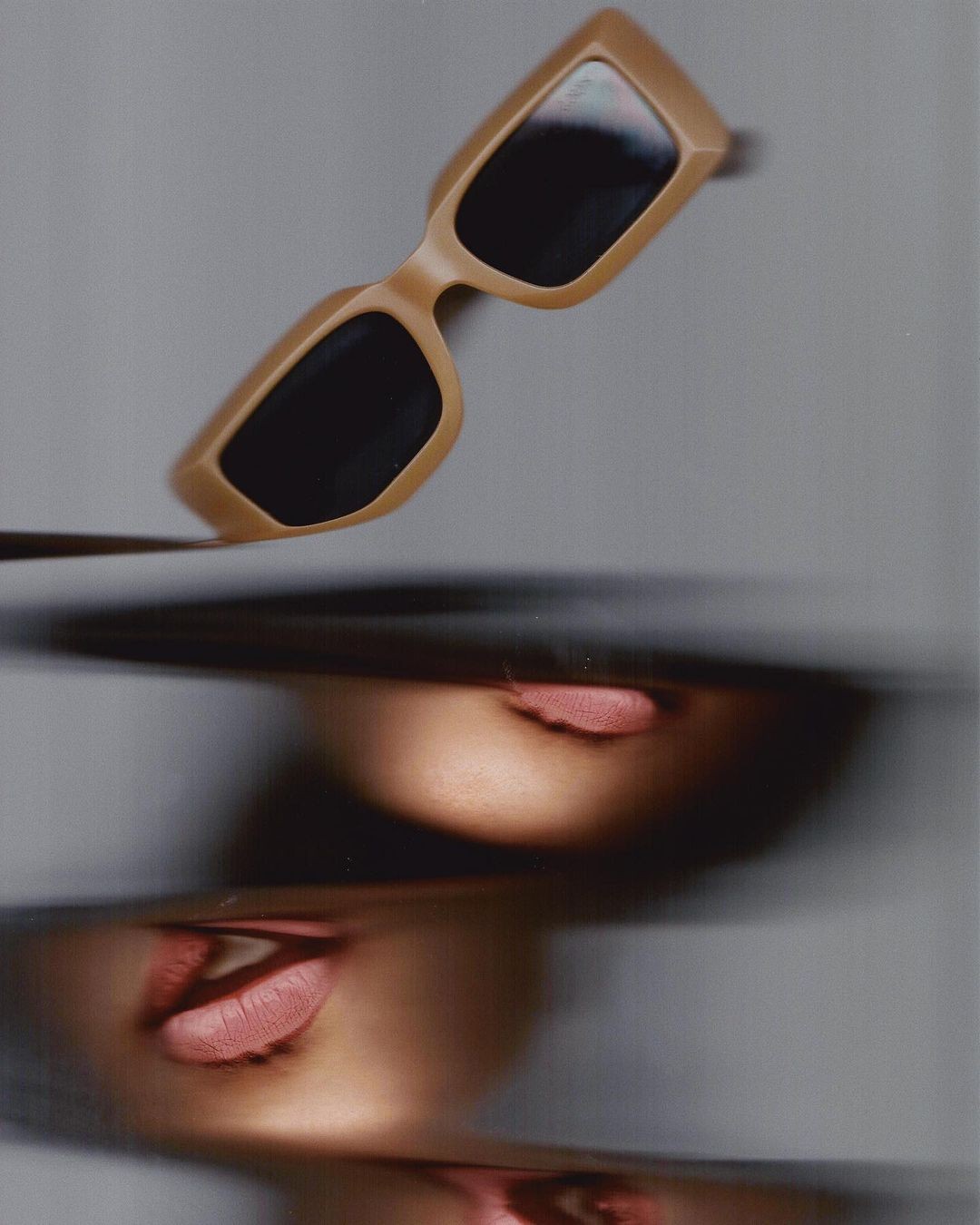 Lunettes TaVue sur fond bleu